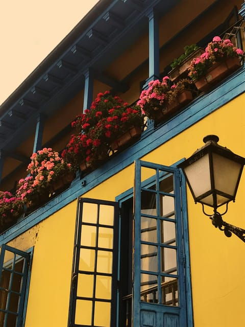 Madrid Retro Tour 120 Min, Old Town, Modern Madrid + Surprise Destination - Exploring Palacio Neighborhood