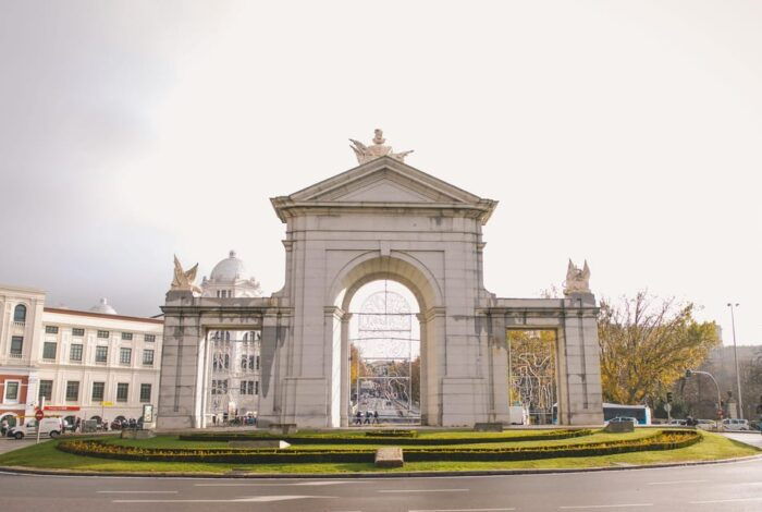 Madrid Retro Tour 120 Min, Old Town, Modern Madrid + Surprise Destination - Discovering La Latina and Lavapiés