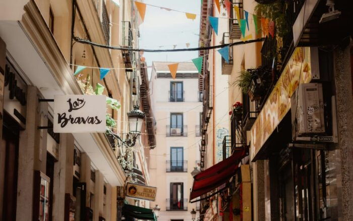Madrid Retro Tour 120 Min, Old Town, Modern Madrid + Surprise Destination - Experiencing Modern Madrid