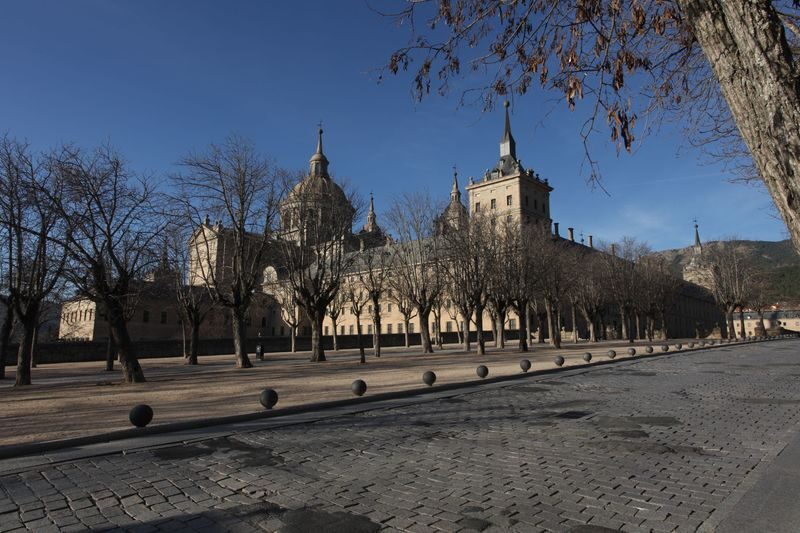 Madrid Royal Monastery of El Escorial Half-Day Tour - Leaving Madrid for the mountain monuments