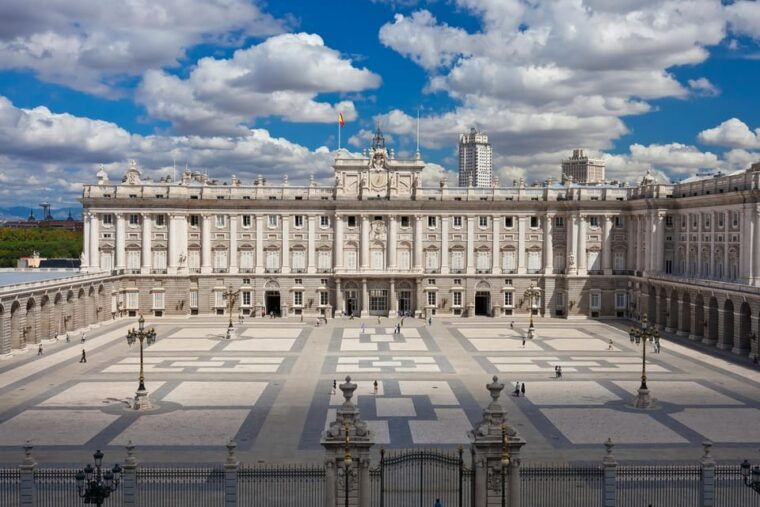 Madrid: Royal Palace and Royal Gardens. Guided Visit and Priority Access. - Accessibility and Additional Information