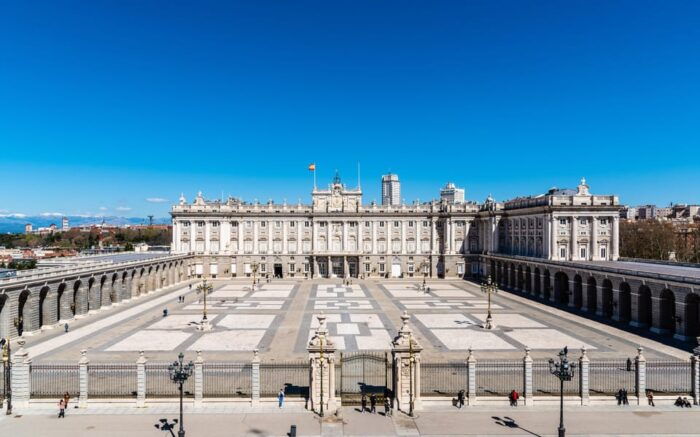 Madrid: Royal Palace and Royal Gardens. Guided Visit and Priority Access. - Meeting Point and Flag