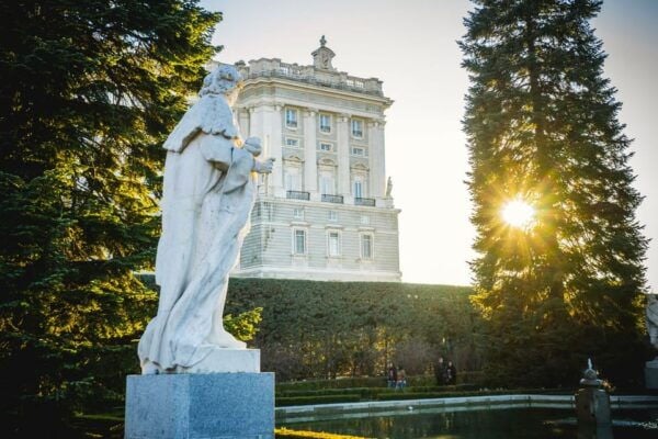 Madrid: Royal Palace Audio Guide With Optional Ticket (Eng) - Meeting Point Variations