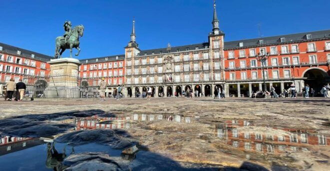 Madrid: Royal Palace Entry Ticket and Small Group Tour - Tour Details