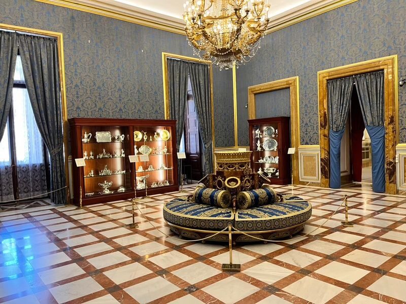 Madrid: Royal Palace Expert Guided Tour - Walking, entry rules, and what to bring