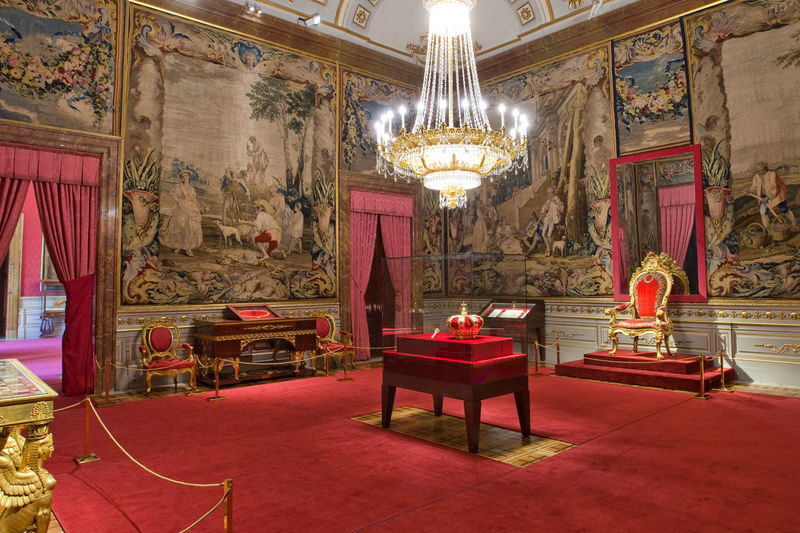 Madrid Royal Palace Guided Tour with Skip-the-line Access - Guide quality and language choice