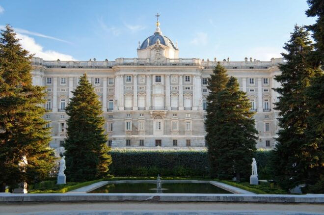 Madrid: Royal Palace Guided Tour With Skip-The-Line Entry - Meeting Point and Access