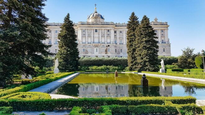 Madrid: Royal Palace Selected Guided Tour With Entry Ticket - Description of the Tour