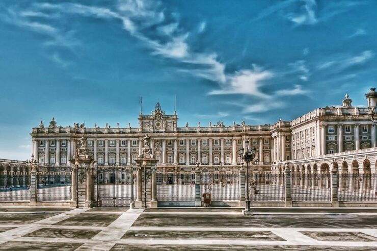 Madrid: Royal Palace Skip-the-Line Guided Museum Tour - Experience Highlights