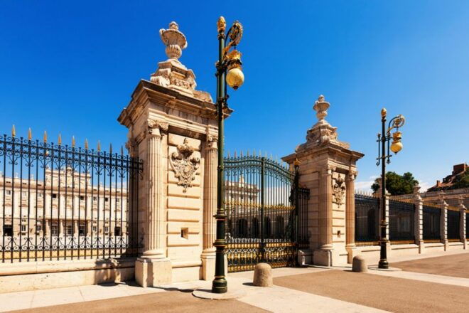 Madrid: Royal Palace VIP Tour With Skip-The-Line Ticket - Full Description of the Tour