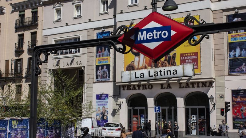 Madrids Authentic Culture & Food Tour - Plaza de Cascorro and the Sunday market connection