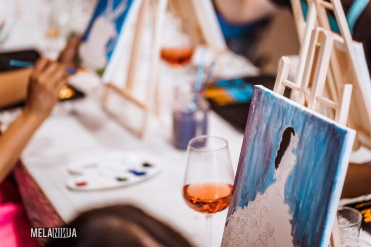 Madrid: Sip&Paint Workshop - Included Amenities