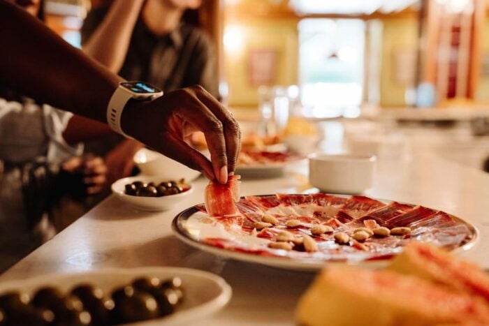 Madrid: Tapas, Taverns & History Tour - Plaza Mayor and Puerta Del Sol