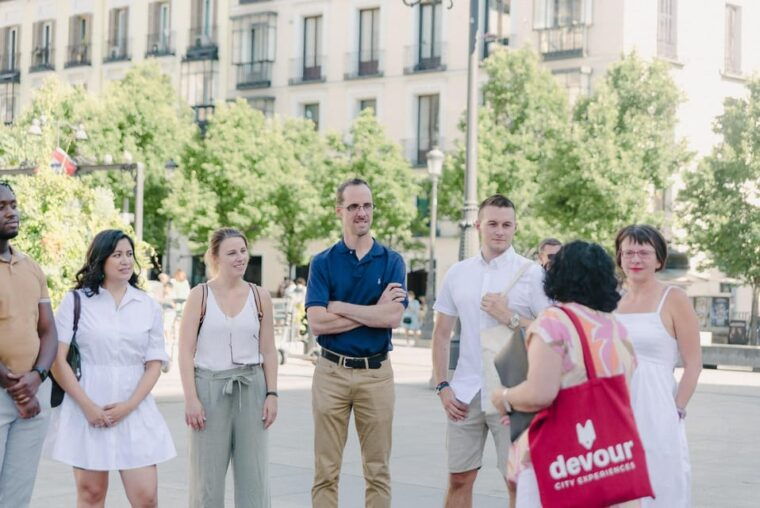 Madrid: Tapas Tour & Authentic Flamenco Experience - Taking in Madrids Vibrant Tapas Culture
