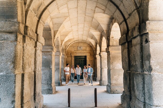 Madrid to Escorial, Valle De Los Caídos & Segovia: Optional Lunch - Meeting Point and Tour Requirements