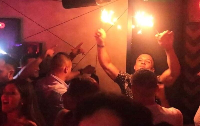 Madrid: Top Pub Crawl with Drinks and Free Nightclub Entry - First Bar: Ice Breaker and Welcome Shots