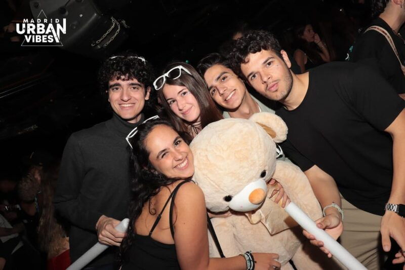 Madrid: Top Pub-Crawl With Drinks and Nightclub Entry - Itinerary Highlights
