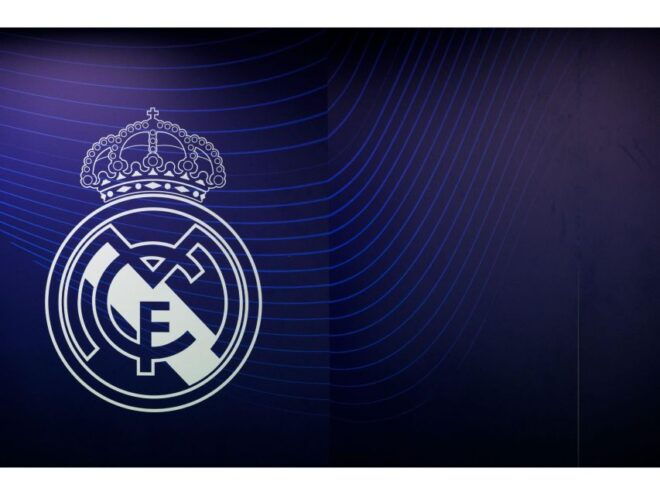 Madrid: Tour Bernabéu Entry Ticket - Select Participants and Date