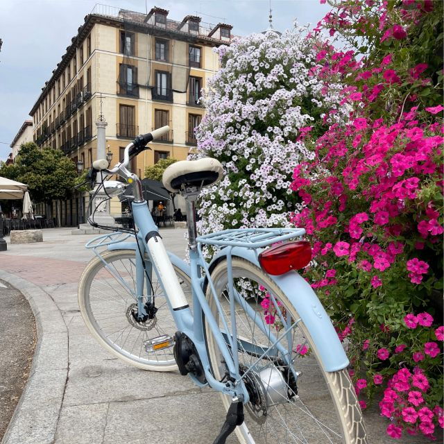 Madrid: Vintage Bike Rental With Tourist Map - Good To Know