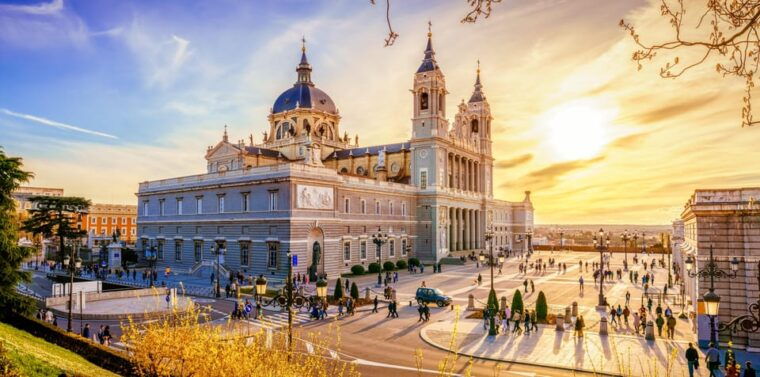 Madrid: Walking Tour of the Barrio De Las Letras and Madrid De Los Austrias - Marveling at the Almudena Cathedral