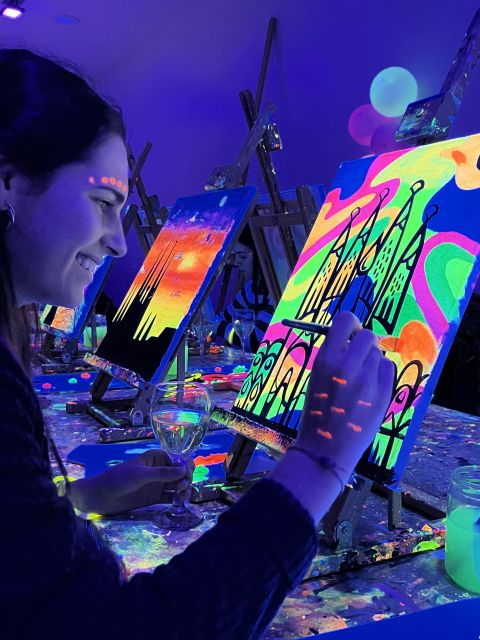 Madrid: Wine Gogh Glow Academy Paint and Sip Classes - Reservation Details and Payment Options