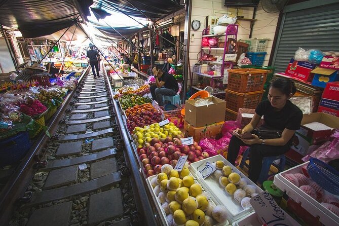 Maeklong Railway Market and Damnoen Saduak Floating Market Tour From Bangkok - Common Questions