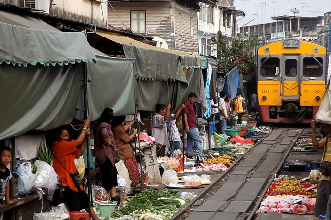 Maeklong Railway Market & Damnoensaduak Floating Market Join Tour - Itinerary and Activities