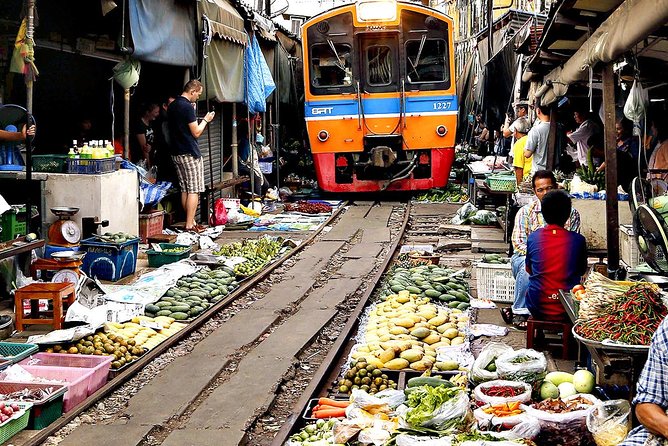 Maeklong Railway Market & Damnoensaduak Floating Market Tour (SHA Plus) - Meeting and Pickup