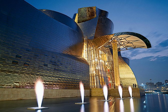 Magic at the Guggenheim Museum (Exterior) - Weather and Cancellation Policy