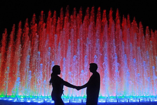 Magic Fountains Park & Bohemian Barranco - Evening Tour (Small Group) - Small Group Experience