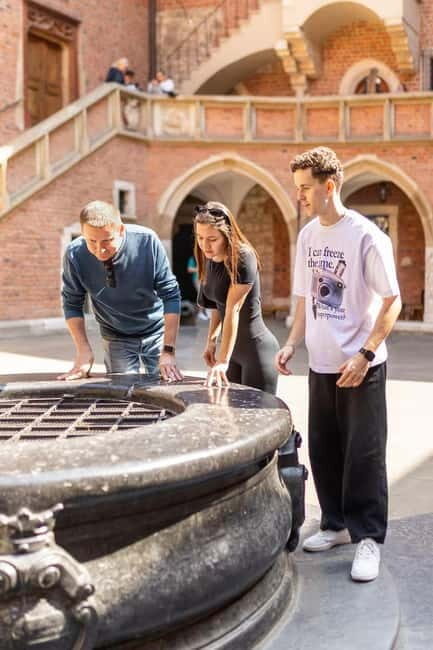 Magic of Krakow: Guided Tour of the Old Town - Exploring Krakow’s Old Town: A Guided Tour That Brings the City’s Charm to Life