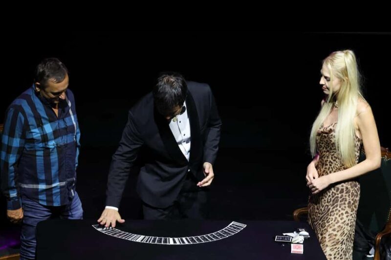 Magic World Close Up Wonders - Good To Know