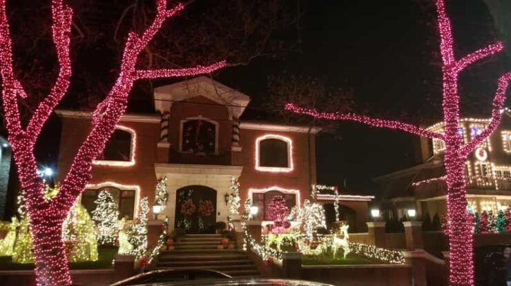 Magnificent Christmas Lights Tour of Dyker Heights Brooklyn - Itinerary Highlights