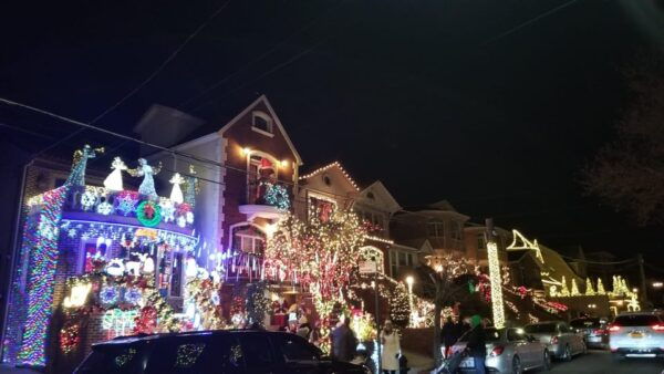 Magnificent Christmas Lights Tour of Dyker Heights Brooklyn - Tour Inclusions