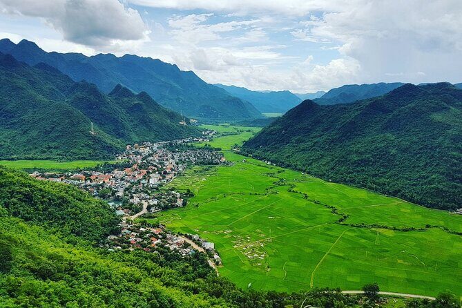Mai Chau Deluxe Day Tour: Limousine, Small Group, Lunch & Biking - Practical Details and What to Expect