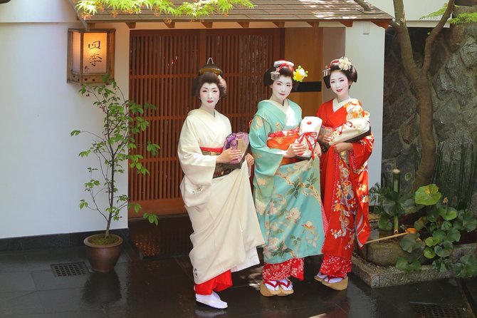 Maiko Strolling Plan 19,690 Yen - Tour Details