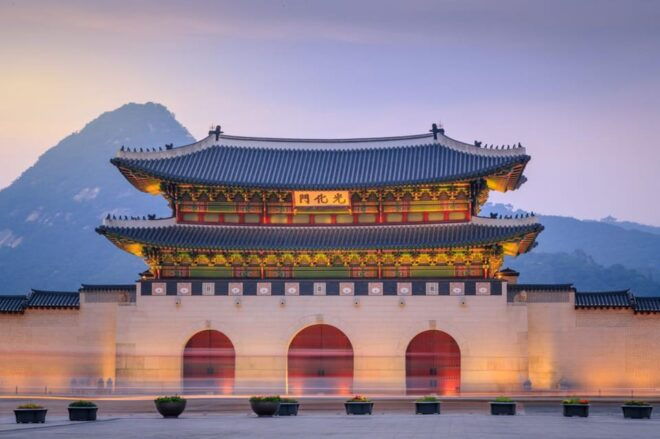 Majestic Seoul Highlights Tour: Explore Gyeongbokgung - Gwanghwamun Square Experience