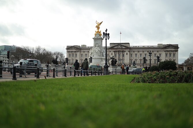 Majesty in Motion Exploring Westminsters Royal Legacy - Iconic Landmarks and Royal Residences