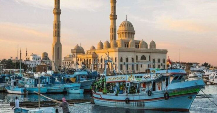 Makadi Bay: Guided City Tour and Parasailing Adventure - Expert-Guided Sightseeing