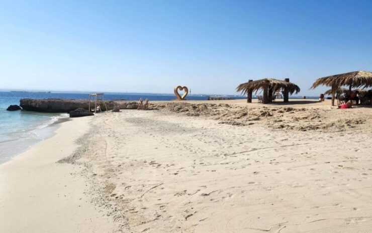 Makadi Bay: Magawish Island & Speedboat Tour With Transfers - Tour Highlights