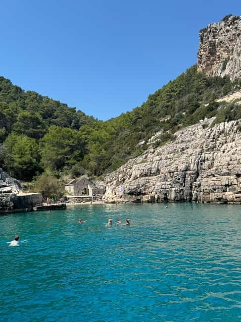 Makarska: Private halfday boat tour ,Hvar,small blue Cave - The Sum Up