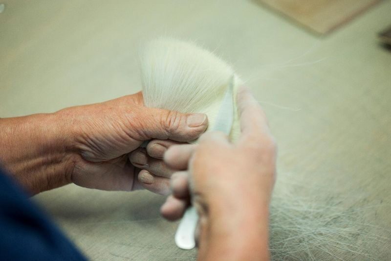 Make an Authentic Calligraphy Brush with a Traditional Craftswoman - Houkoduo, a working brush shop