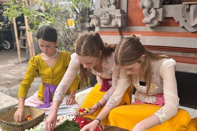 Make Canang Sari with a Balinese Family - Good To Know