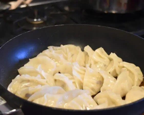 Make Gyoza and Ramen with Vegan Ingredients in Tokyo - Step by step from chopping board to ramen bowl