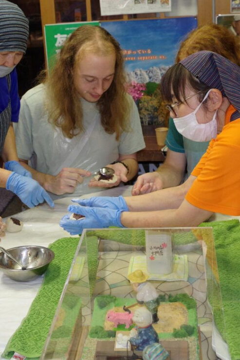 Make Oyaki Dumplings & Walk Around Zenkoji Temple in Nagano - Making Oyaki Dumplings