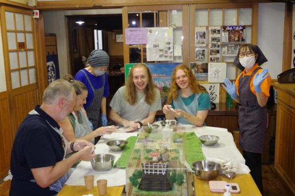 Make Oyaki Dumplings & Walk Around Zenkoji Temple in Nagano - Learning Japanese Eating Styles