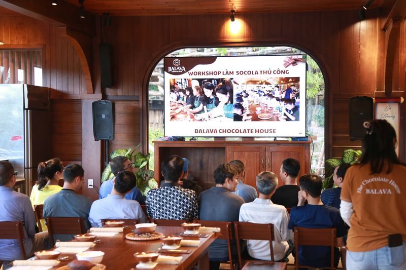 Make Your Own Chocolate Experience in Balava Dalat - Decorating your own chocolate
