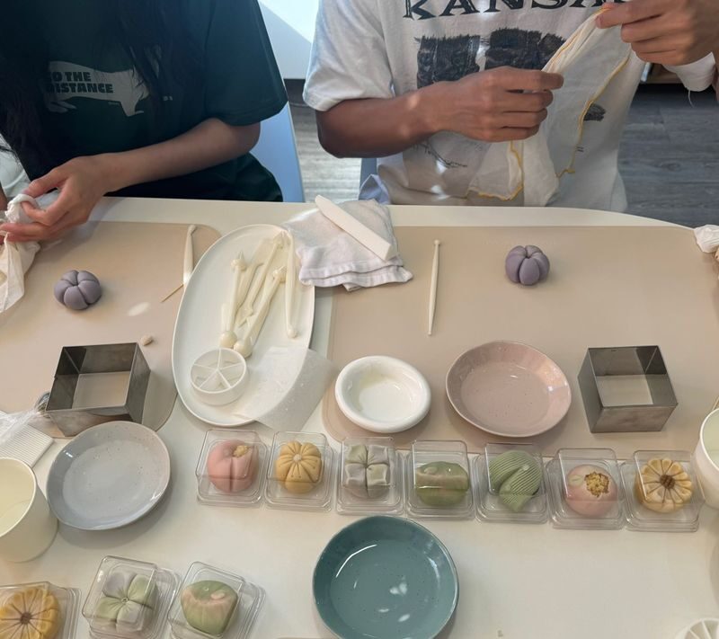 Make your own special Asian dessert (K-cute fantasy wagashi) - Is the K-pop theme more than a photo idea?