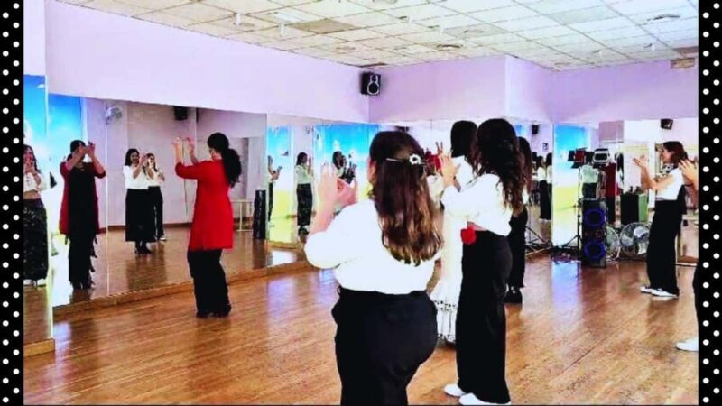 Málaga: 1-Hour Flamenco Dance Class with a Spanish Teacher - The Sum Up