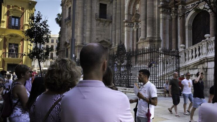 Málaga: 2-Hour Historical Center & Cathedral Tour - Reservation Options and Live Guides